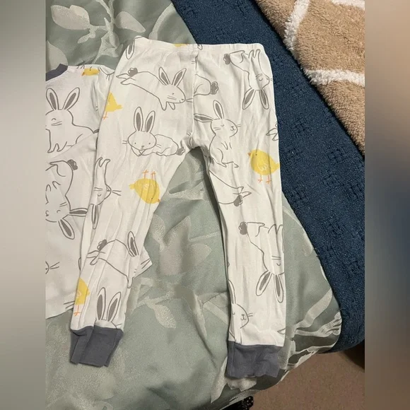 Carter’s bunny and chick Easter pajama set 3T gender neutral - Picture 3 of 8